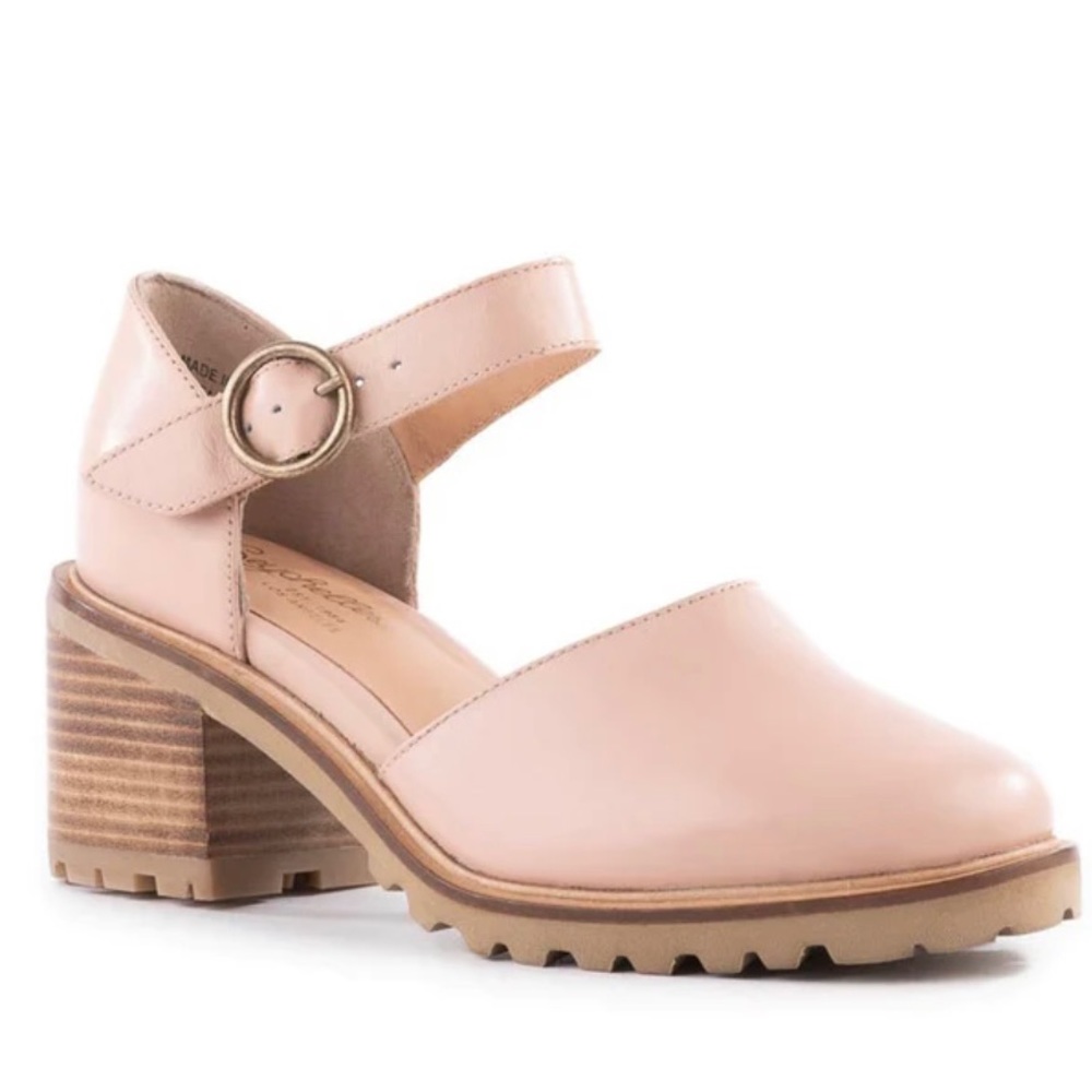 Seychelles Lock and Key Heel in size 7